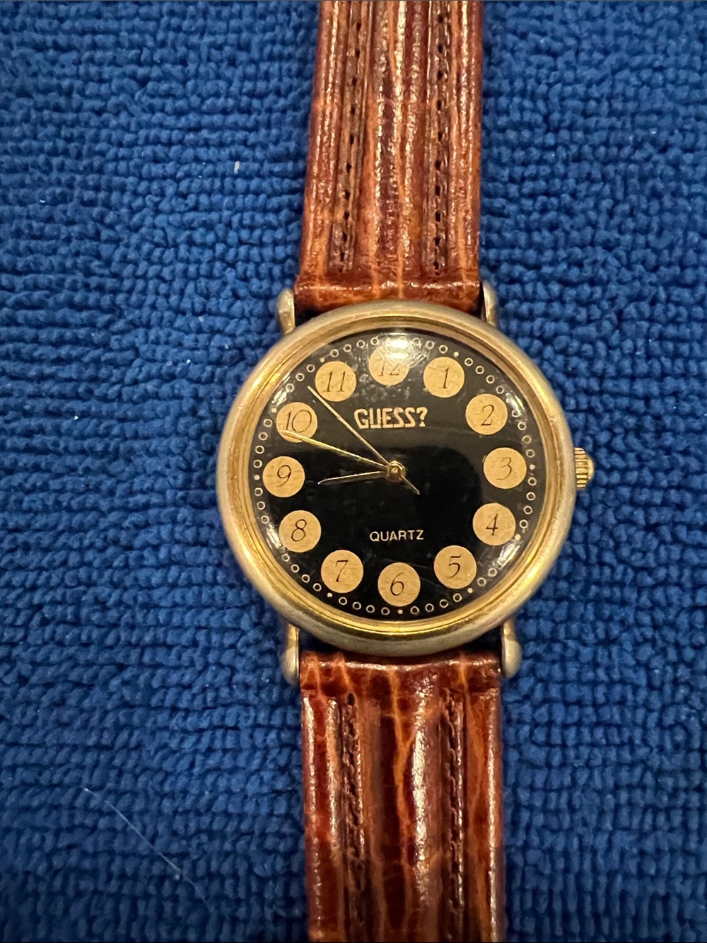 Vintage Guess Gold-Tone Case Watch with Black Dial and Brown Leather Strap